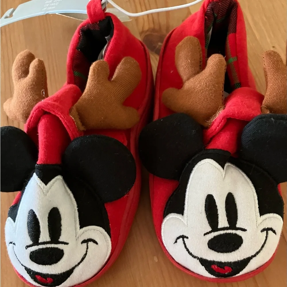 NWT Disney Red Mickey Mouse Reindeer Slippers Size 7/8 Toddler